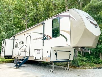 2021 Heritage Glen 356QB - 2 Full Baths, Huge Bunk Room!