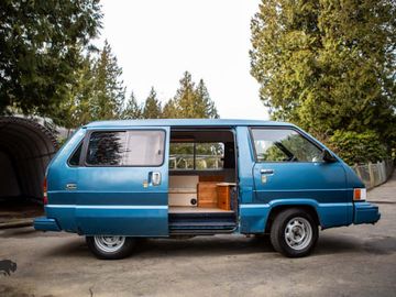 Cozy Heated Cabin on Wheels - Toyota 1985 Camper Van "Space Cruiser"