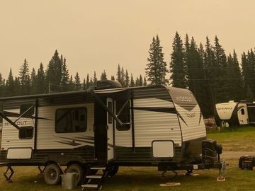 2021 Trailer hideout 25’ 4”