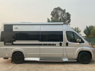2020 Fleetwood IROK FSL w/solar lithium battery + FREE Unlimited WiFi Inter