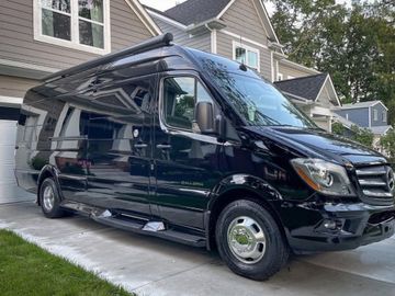 Easy to Drive, Mercedes Safety, 7 Seatbelts, Great Fuel Economy, King Bed!