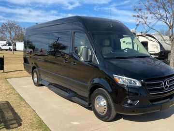 2022 Ultimate Coach Sprinter