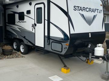 2018 Starcraft Launch Outfitter