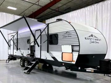 2022 East to West Della Terra - Delivery and Setup available!