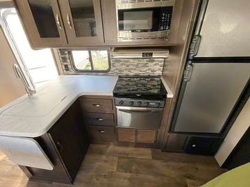 2020 2340ATS Outdoor Kitchen dbl bunks Slide out