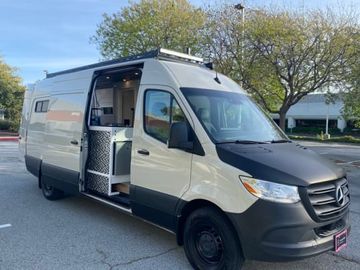 Mercedes-Benz Sprinter Custom