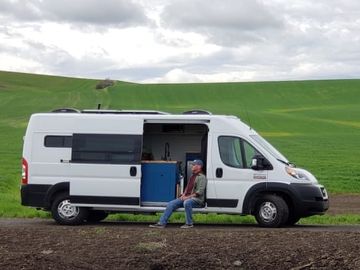 Luxury Adventure | Pet Friendly | Queen Bed Fits 6'2" | Heated | Shower