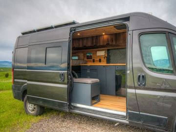 Luna - Free Airport Delivery, Self Leveling Bed, and Unlimited Miles!