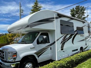 New family friendly 28ft Class C