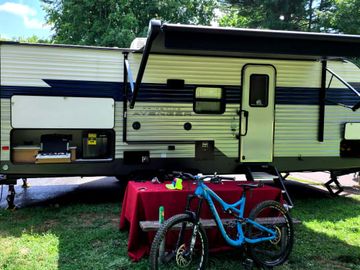 2022 Avenger Prime Time Trailer with Bunk Bed, sleep 6