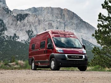 SOLIS 59PX WITH POPTOP AND GENERATOR