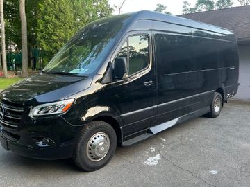 2022 Ultimate Toys Ultimate Coach Sprinter