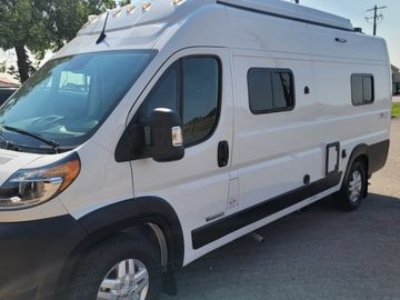 Fully Furnished AMAZING 2023 Winnebago Solis 59PX