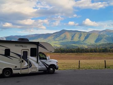 Thor Freedom Elite Driveable RV with Generator and TV