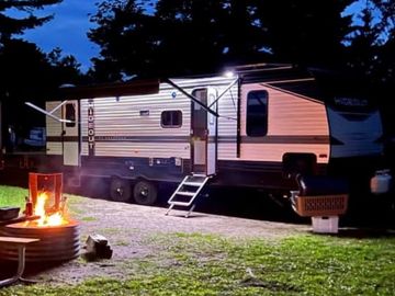 Chic Lightweight 31’ Keystone Hideout ‘22