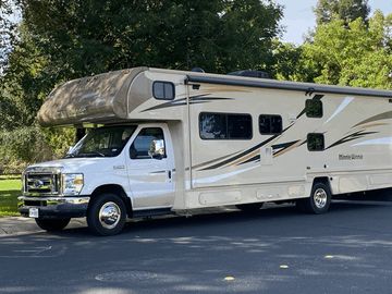 2019 Winnebago Minnie Winnie 31G Bunkhouse *Pet Friendly!*