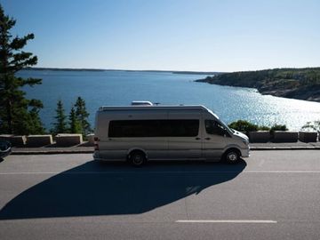 Tommy - 2018 Airstream Lounge EXT Tommy Bahama
