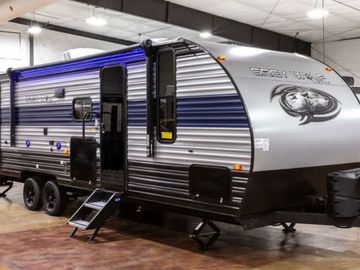 GREY WOLF  LUXURY CAMPER ~ SLEEPS 8 DELIVERY & SETUP!~