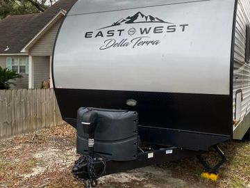 2021 East to West Della Terra