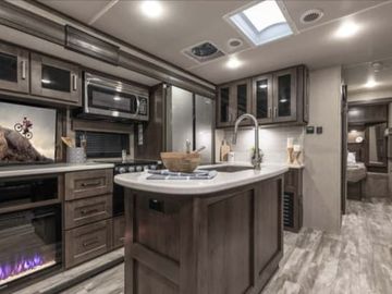 Shy's 2022 Grand Design Reflection