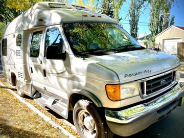 2007 Pleasureway with solar & Generator