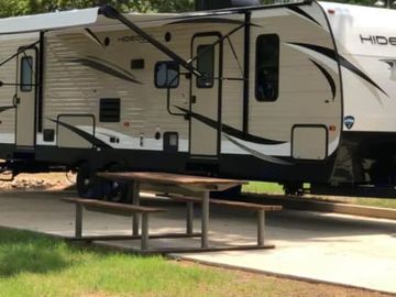 2018 Keystone RV Hideout - Bunk House - Power Jacks & awning - 1 slide out