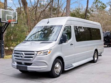 2023 Ultimate Toys Ultimate Coach