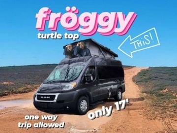 Fröggy the turtle top, FULL amenities! --Chicago-
