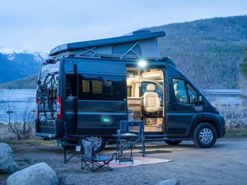 *Convenience and Luxury That Sleeps 4!  2021 Thor Scope 18T