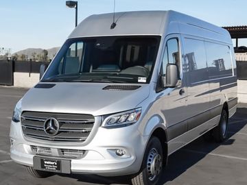 2023 Mercedes Ultimate Coach
