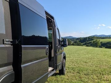 Van Da Coops 22’ Dodge Ram 3500-Hi EXT