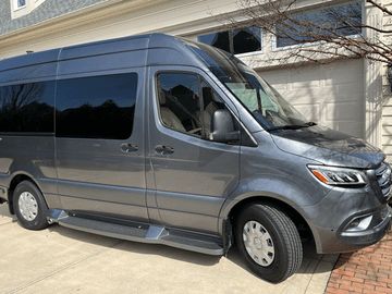 Vanz2Go 2023 Ultimate Toys Luxury Cruiser