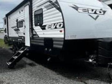 Ellie- 2023 Forest River Evo Luxury Adventure