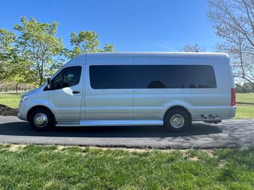 2023 Ultimate Toys Luxury Coach