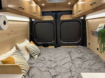 “VANessa” Off-grid compatible campervan seats 2, fully stocked + AC