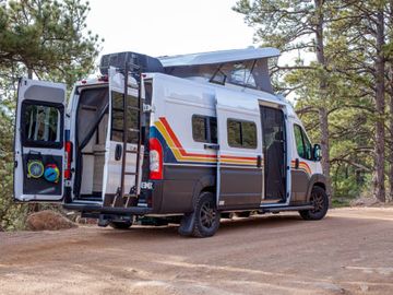 “Hummingbird” The family camper van - seats/sleeps 4!