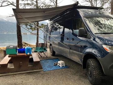 2022 Mercedes 4 X 4 Sprinter - Winterized