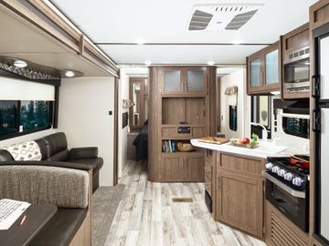 #14 Yellowstone New Home Sleeps 8 People