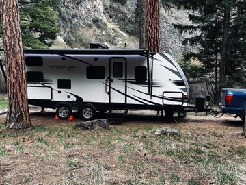 S'mores & S'nores 2019 Keystone Passport (Convenient & Comfortable)