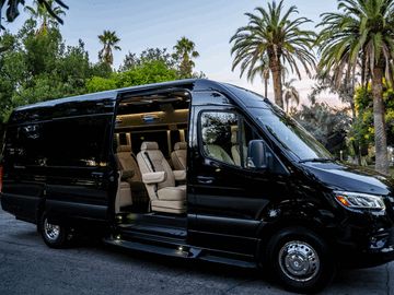 2023 Ultimate Toys Ultimate Coach