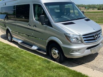 Mercedes Winnebago