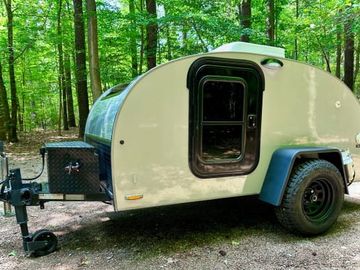 Off-grid A/C and heat! Loaded kitchen, tow with almost any vehicle