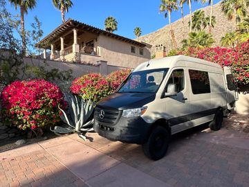 DaVinci Voyager : 4x4 2023 Mercedes Sprinter w Outdoor shower