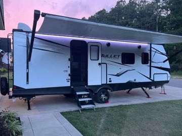 2021 Keystone RV Bullet Ultra Lite 250BHS -  Sleeps 6!