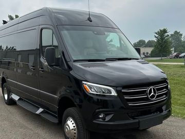2024 Vanz2Go Ultimate Toys Ultimate Coach