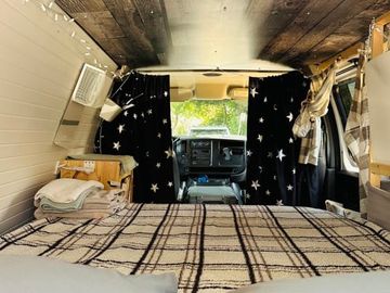 Most Comfy Camper Van- Overnight Sleep Allowed near beach.
