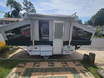 2003 Coleman Taos tow behind pop-up
