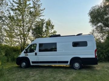 “Sandy” the 2021 campervan
