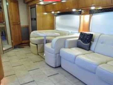 2012 Monaco Vesta 36 foot air ride
