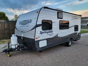 2016 Keystone RV Summerland Mini, smaller, lightweight, and loaded!